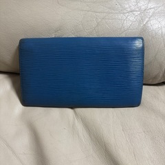 ルイヴィトン　エピレザー　ブルー　　財布の画像