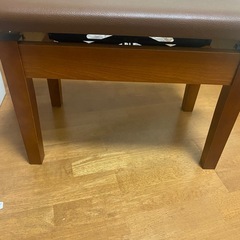 ピアノ椅子の画像
