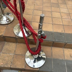 ガイドポール　パーテーション　　ロープパーテーションと支柱の画像