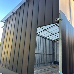 金属サイディング 小屋の画像