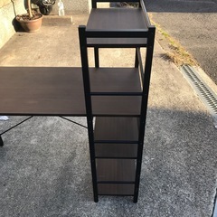 ブラウンデスク オープンシェルフ付きの画像