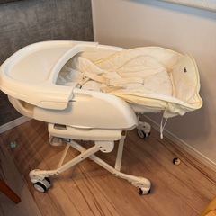 Combi 電動ハイローチェア　の画像