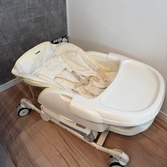 Combi 電動ハイローチェア　の画像