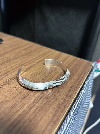 ノーバートペシュラカイ　バングル