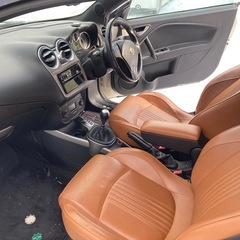 アルファロメオミトクワドリフォリオヴェルデQVマニュアルの画像