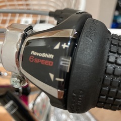 ⭐️美品⭐️シマノ製6段ギア付き子供用自転車　エミリア　ブラックピンクアルミフレームの画像