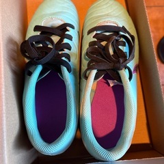 サッカースパイク　23センチの画像