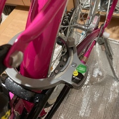 ⭐️美品⭐️シマノ製6段ギア付き子供用自転車　エミリア　ブラックピンクアルミフレームの画像