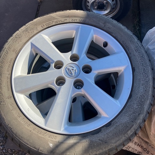 スタッドレス付き205/55R/15アイシスのホイール4本