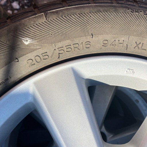 スタッドレス付き205/55R/15アイシスのホイール4本