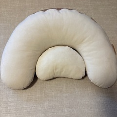 エールベべ　授乳クッション　の画像