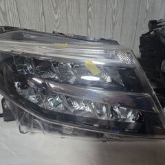 Toyota　ルーミー/M900A純正 後期 右左セットヘッドライトの画像