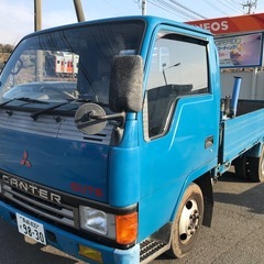 クレーン付きトラックの画像