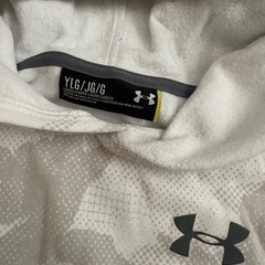 アンダーアーマ　　パーカー　140位の画像