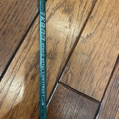 KawasakiバドミントンラケットとYONEXシャトルの画像