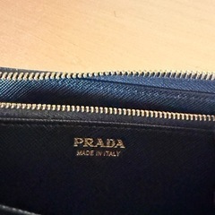 プラダ　財布の画像