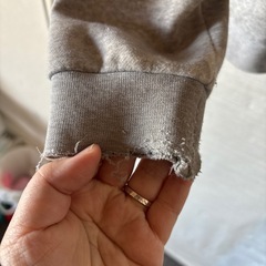 adidasパーカーの画像