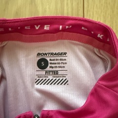 未使用✨TREK ピンク サイクルジャージ　サイズ5の画像