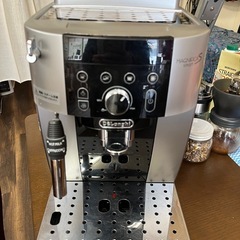 デロンギ ✴️ エスプレッソマシーン (サトちゃん) 大通のキッチン家電