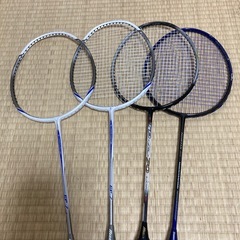 バドミントンラケット4本の画像