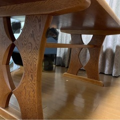 大きな木製机の画像