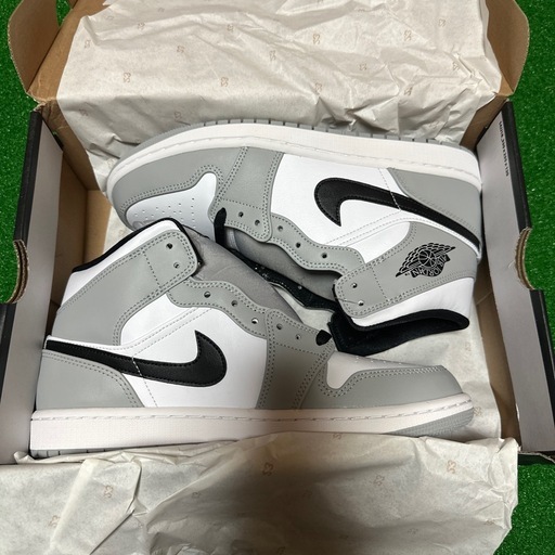 新品・未使用品 
AIR JORDAN 1 MID 27.5cm
