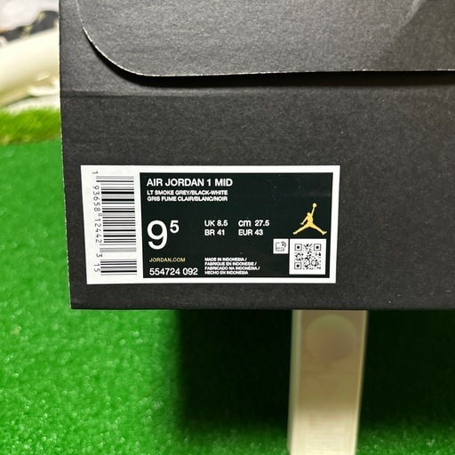 新品・未使用品 
AIR JORDAN 1 MID 27.5cm
