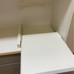 コンパクトだけど大容量な食器棚の画像