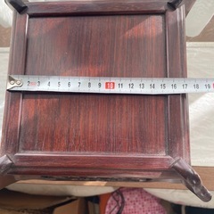 木製の台の画像