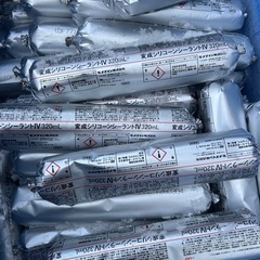 まとめ売り！！変成シリコン、コーキング大量にあります！！の画像