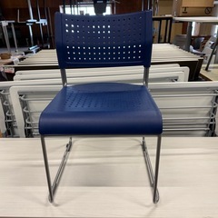 未使用　4本セット スタッキングチェア　ブルー アイリスチトセ　の画像