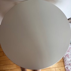 ニトリ丸テーブルの画像