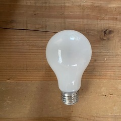 TOSHIBA 　60w電球42個の画像