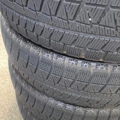 スタッドレスタイヤの画像
