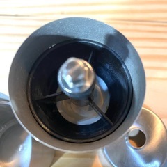 【至福の一杯】極美品！ステンレス製の手挽きコーヒーミル、 調整可能な挽き具合でコンパクトデザインの画像