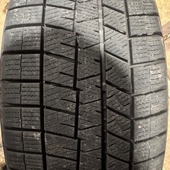 スタッドレスタイヤ 
の画像