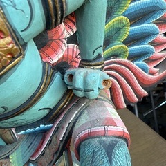 木製神話的生き物彫刻の画像