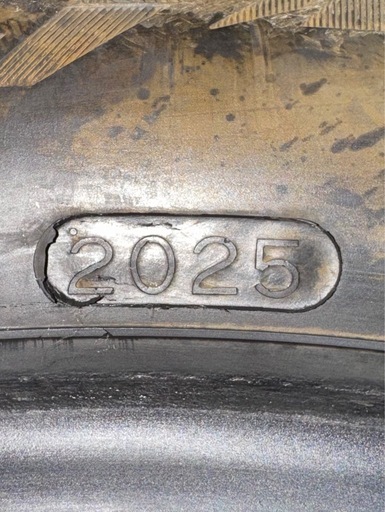 2025年製 スタッドレスタイヤ  205/55R17