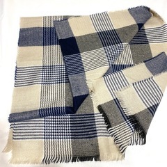 ❣️❣️冬物値下げセール❣️❣️【未使用に近い極美品A】❣️❣️チェックマフラー ❣️❣️ネイビー×ベージュ フリンジ❣️の画像