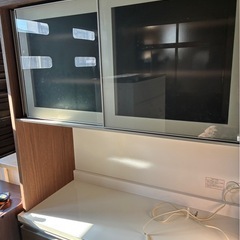 キッチンボード 食器棚 ブラウンの画像