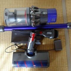 ダイソンコードレスクリーナーSV12(最終値下げしました)の画像