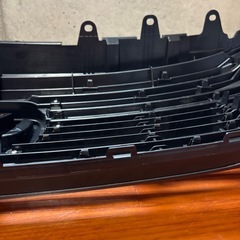 ホンダ ヴェゼル 純正 フロントグリル 良品 現状渡しの画像