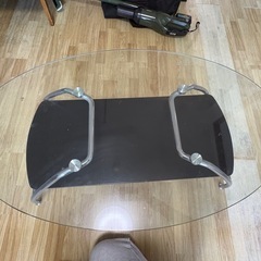 ガラスのテーブルの画像