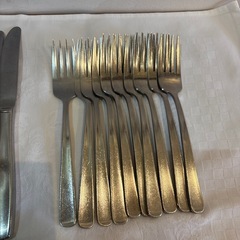 ナイフ、フォーク、スプーン、ティースプーン各10本+サーバー用2組の画像