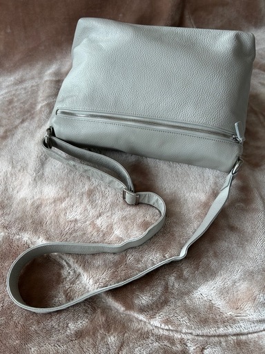 STEFANOMANO ステファノマーノ ショルダーバッグ ショルダーバック bag かばん カバン ライトグレー　薄灰色系 ホワイト　白色系  レザー、牛革、本革イタリア製 STEFANOMANO ステファノマーノ ショルダーバッグ ショルダーバック bag