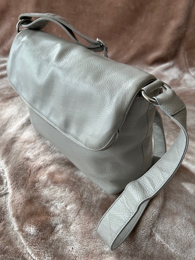 STEFANOMANO ステファノマーノ ショルダーバッグ ショルダーバック bag かばん カバン ライトグレー　薄灰色系 ホワイト　白色系  レザー、牛革、本革イタリア製