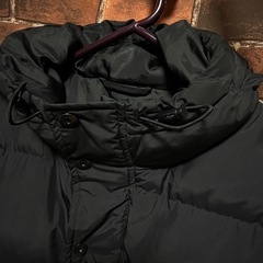 gu フード付きベスト ブラックの画像