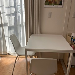 ダイニングテーブル＋椅子2脚　の画像