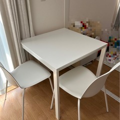ダイニングテーブル＋椅子2脚　の画像