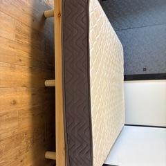 ダブルベッドの画像